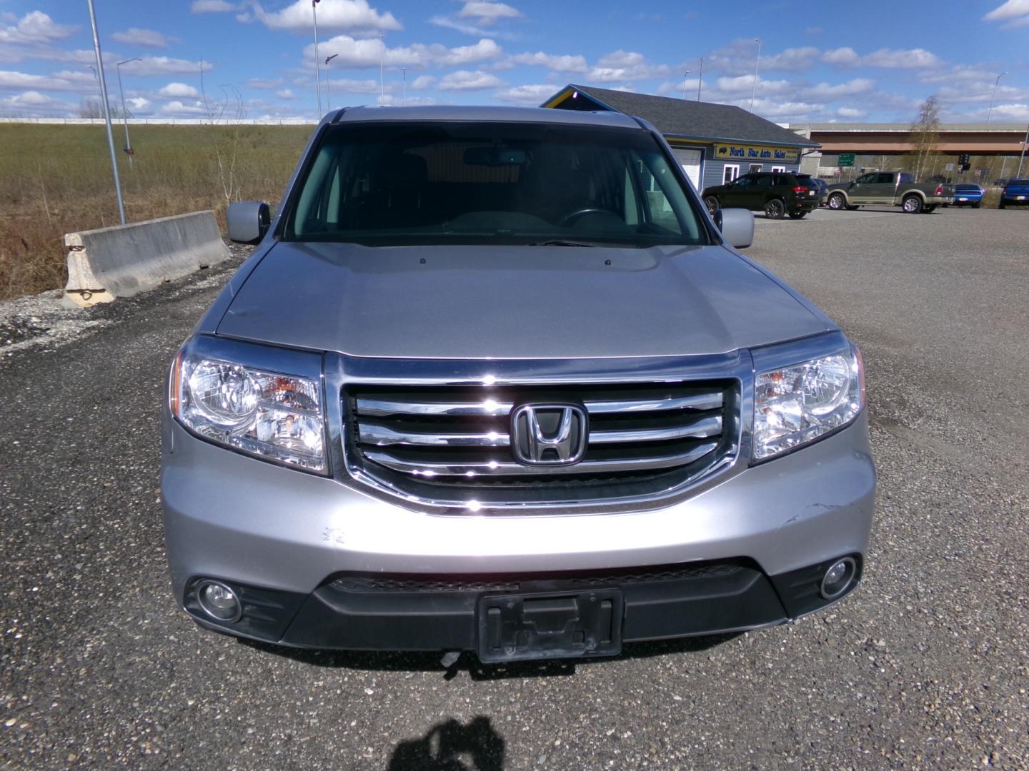 2012 Silver Honda Pilot EX-L 4WD 5-Spd AT with DVD (5FNYF4H6XCB) with an 3.5L V6 SOHC 24V engine, 5-Speed Automatic transmission, located at 2630 Philips Field Rd., Fairbanks, AK, 99709, (907) 458-0593, 64.848068, -147.780609 - Photo#1